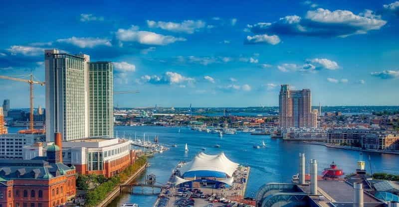 Daerah pelabuhan Baltimore yang sangat berkembang di negara bagian Maryland.