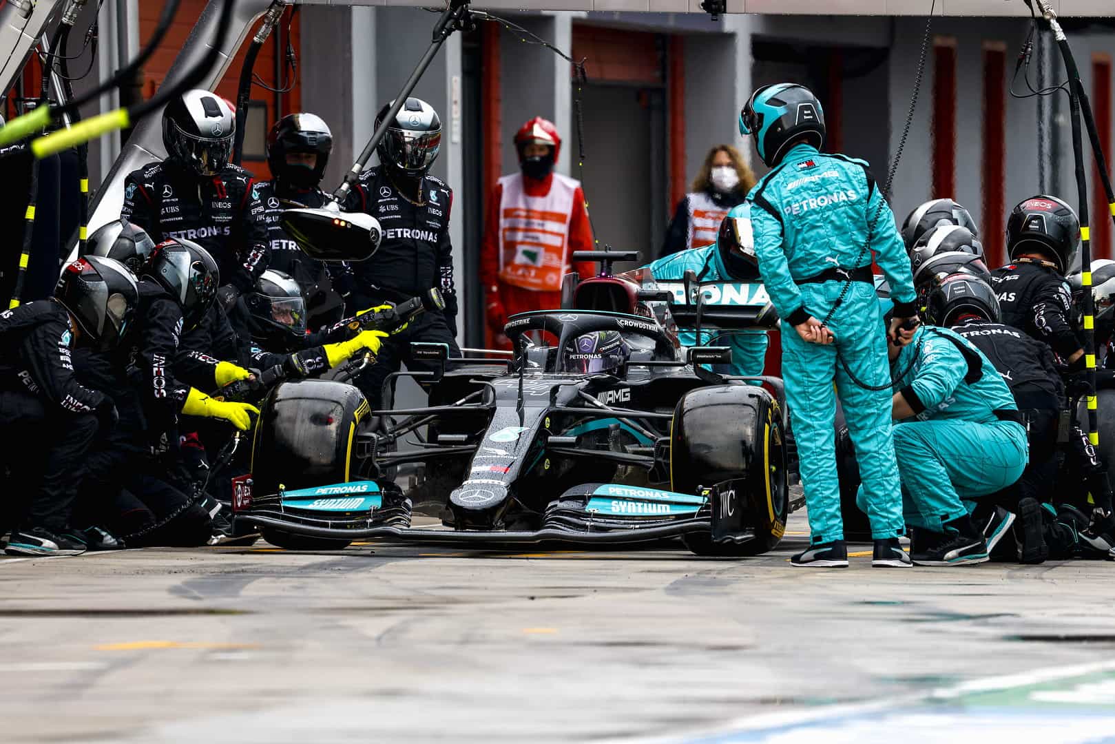 Mid-race pitstop for Lewis Hamilton.