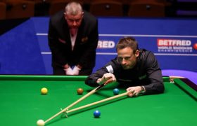 Snooker star Dave Gilbert in action.