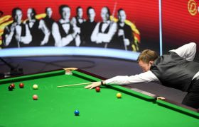 Ali Carter taking a shot at the 2020 Masters.