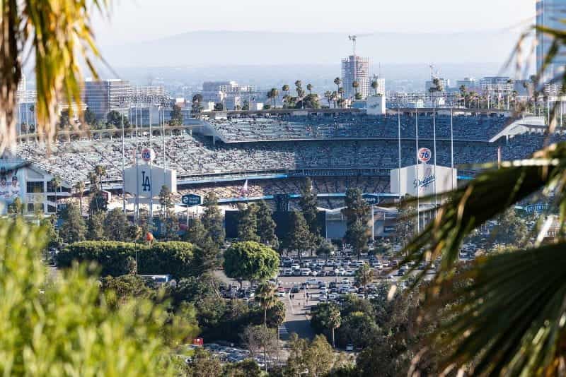 Stadion bisbol Los Angeles Dodgers dari kejauhan.