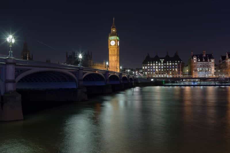 Westminster Bridge and Big Ben at night.