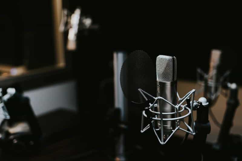 Mikrofon di studio.