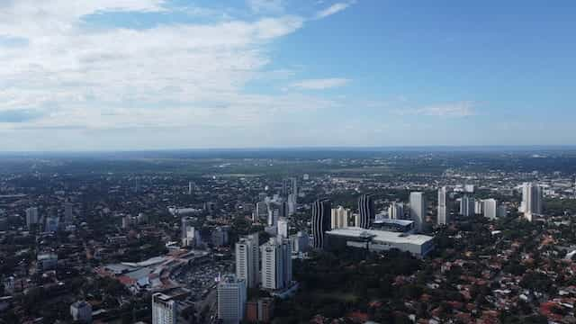 Pencakar langit di Asuncion, Paraguay.