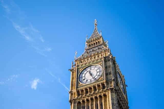 Menara jam Big Ben di Gedung Parlemen.