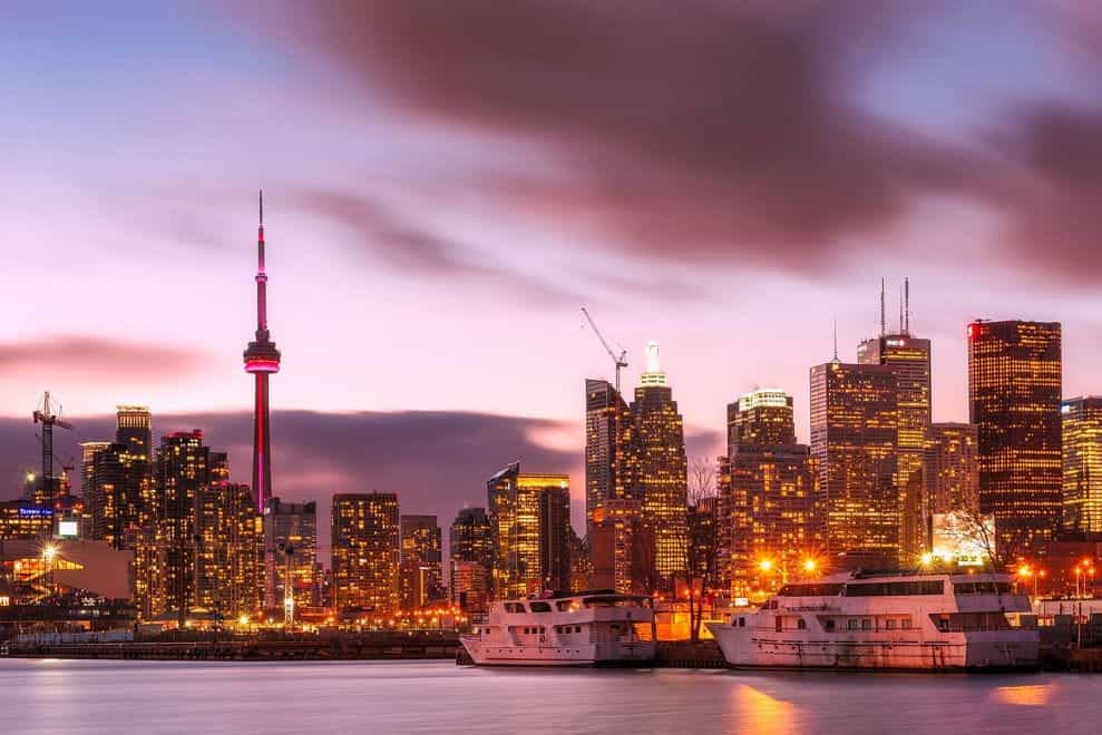 Cakrawala sibuk pusat kota Toronto, Ontario, Kanada.
