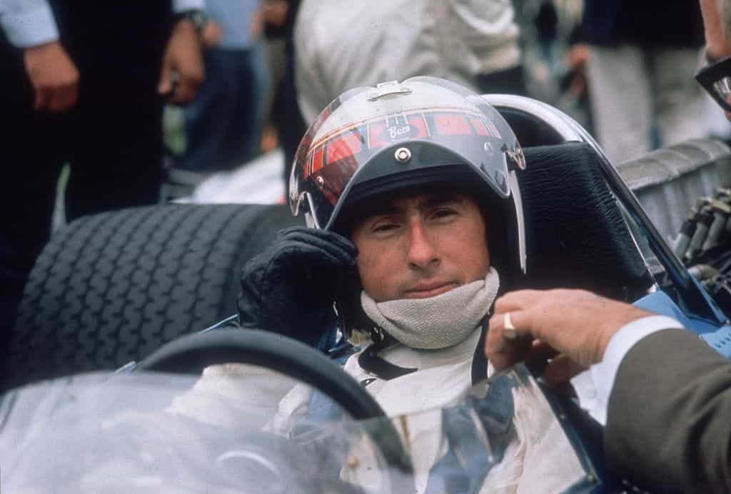 Pembalap Skotlandia Jackie Stewart di dalam mobilnya di Brands Hatch pada tahun 1965.