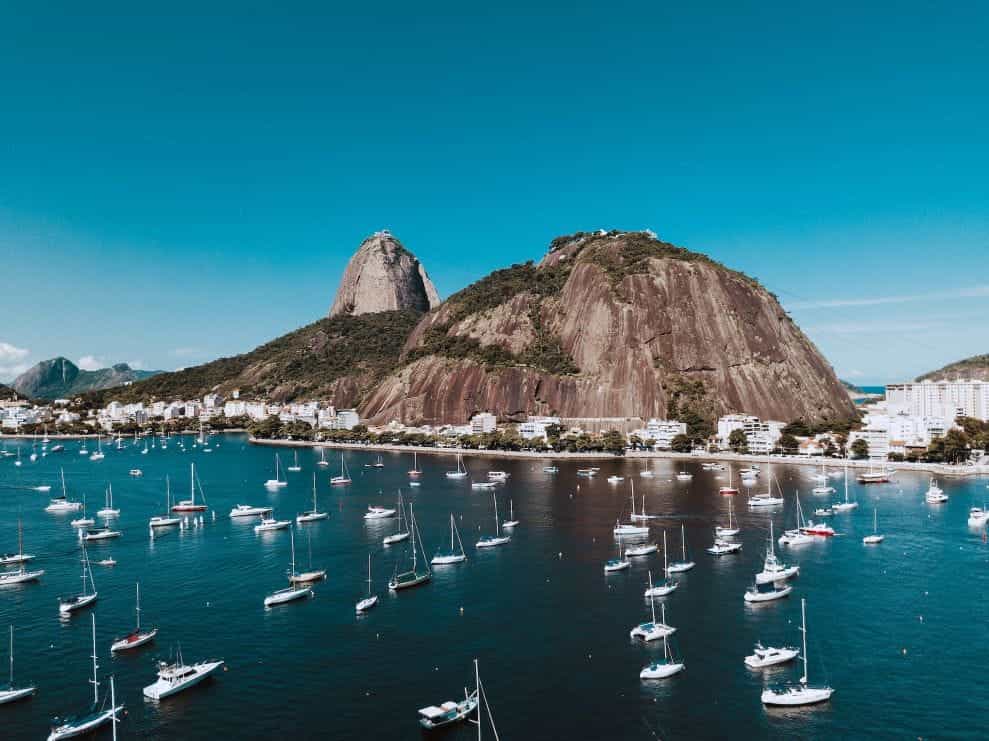 Perahu di pelabuhan dekat Rio de Janeiro, Brasil.