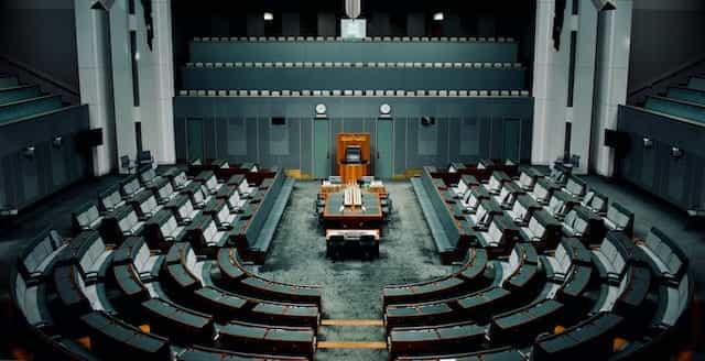 Gedung parlemen yang kosong.