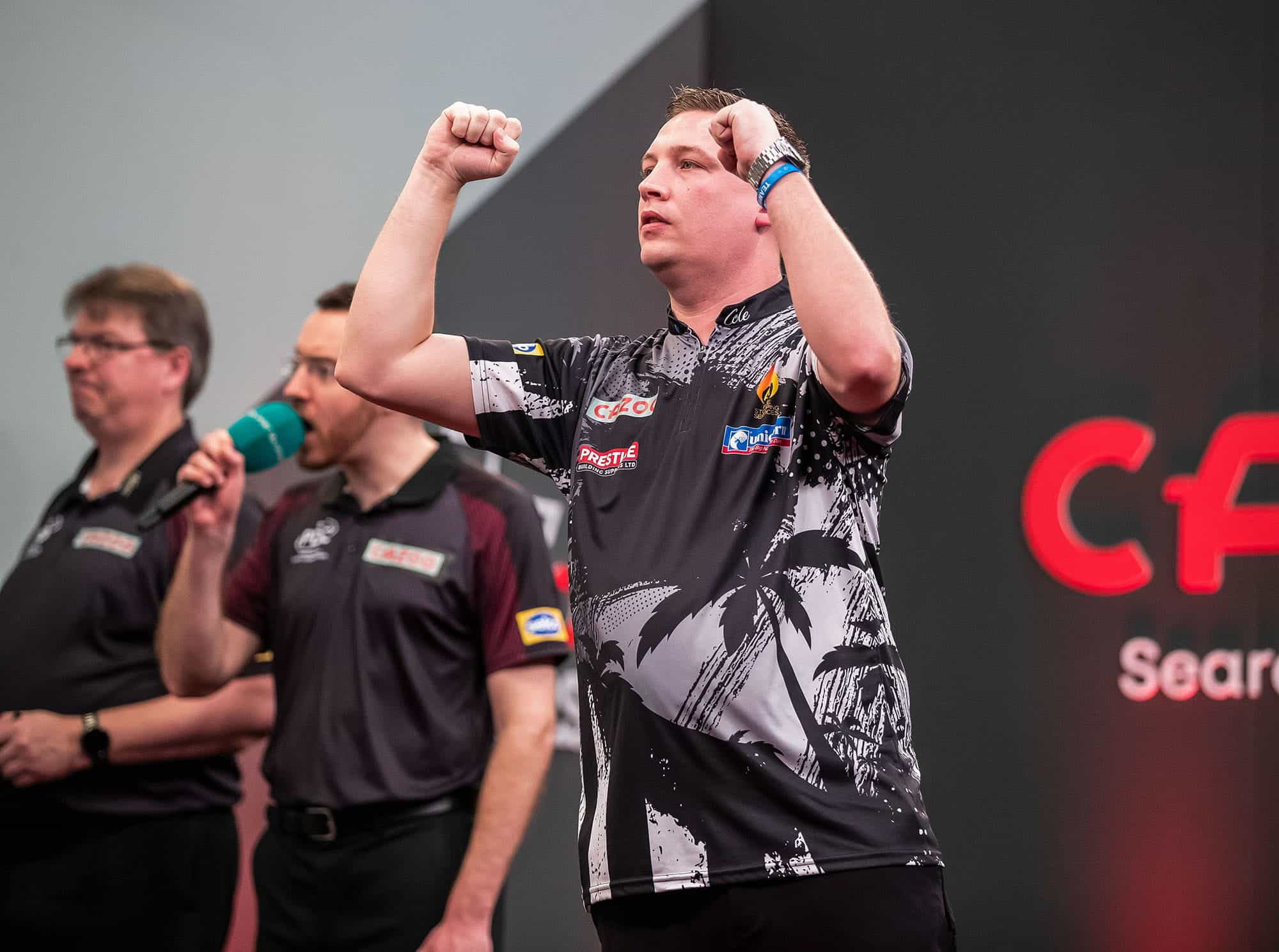 Chris Dobey di Oche selama Darts 2023 Masters..