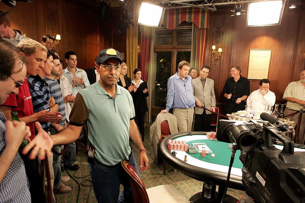 Surinder Sunar pemenang The World Poker Tour, 2004.