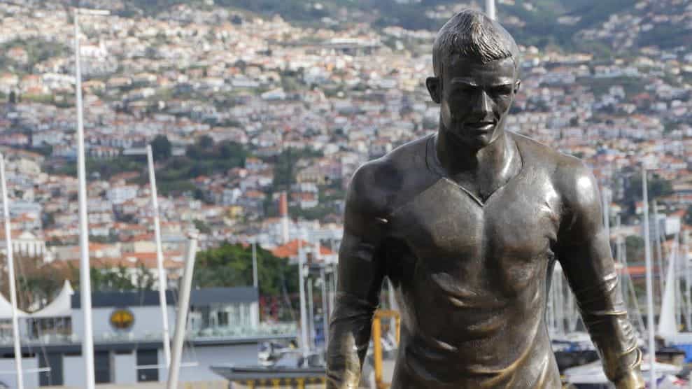 Patung Cristiano Ronaldo.