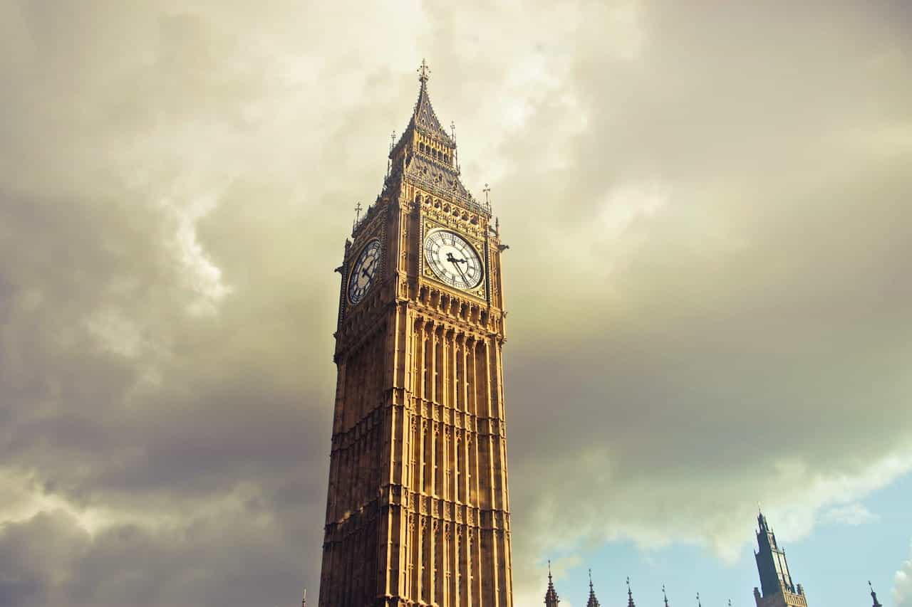 Menara jam Big Ben di Gedung Parlemen, London.