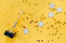 A gold award with stars and confetti.