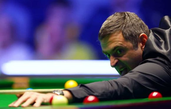 Ronnie O’Sullivan in action during the 2023 World Grand Prix.