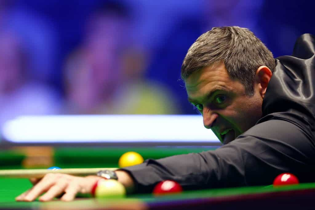 Ronnie O'Sullivan beraksi selama Grand Prix Dunia 2023.