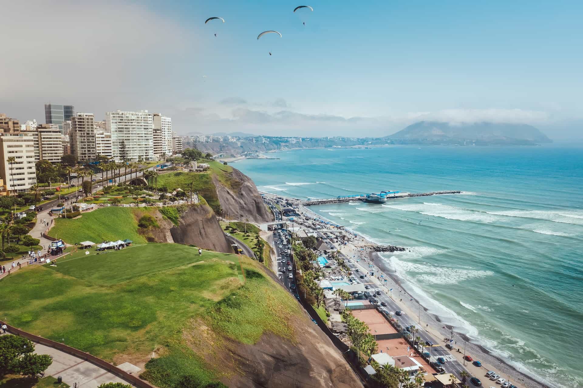 Garis pantai Lima, Peru. 