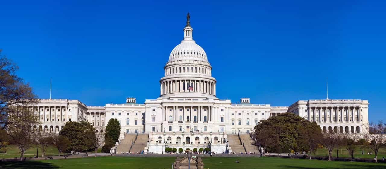 Gedung US Capitol yang ikonik di National Mall yang berlokasi di Washington, DC, Amerika Serikat.