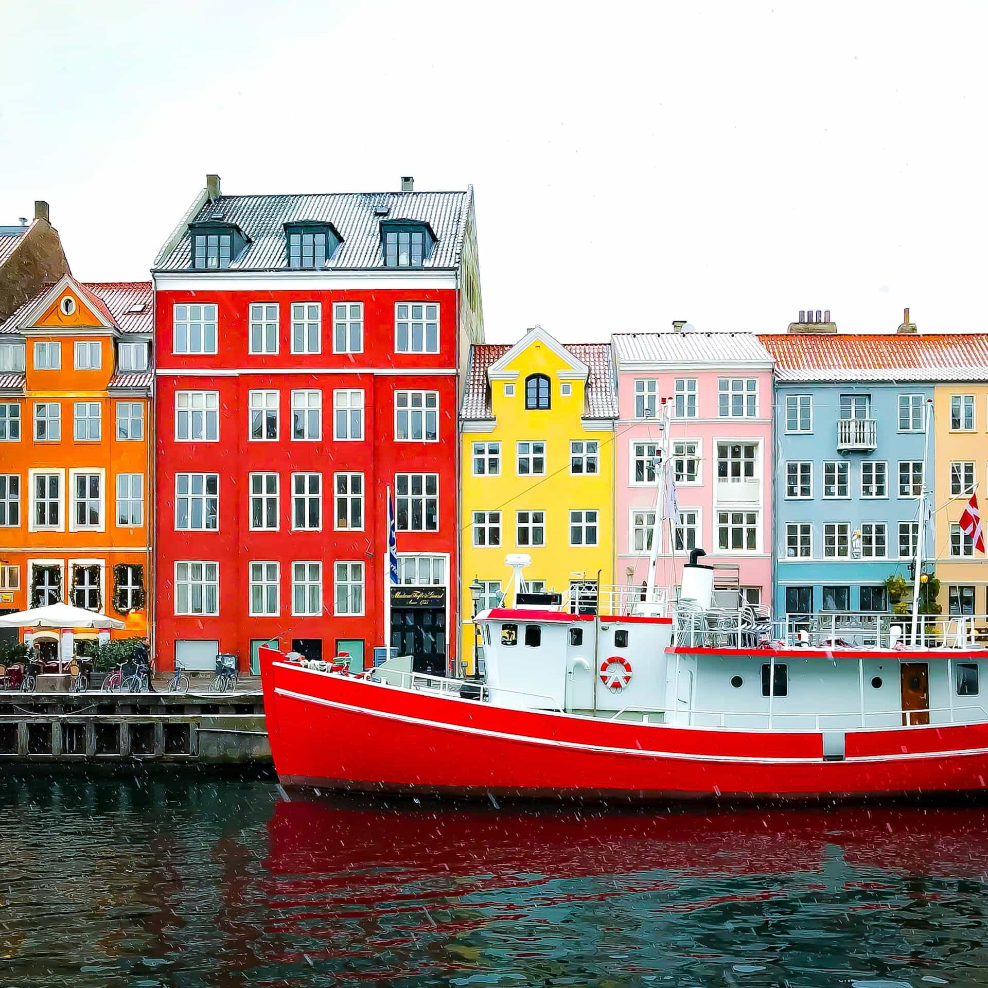 The waterfront of Copenhagen featuring colorful buildings.
