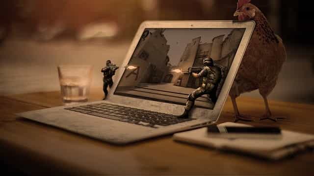 Counter Strike dan laptop.