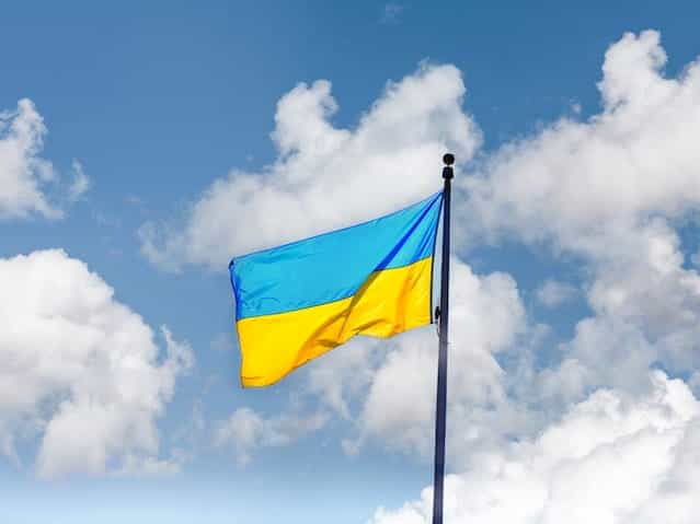 Bendera Ukraina biru dan kuning.