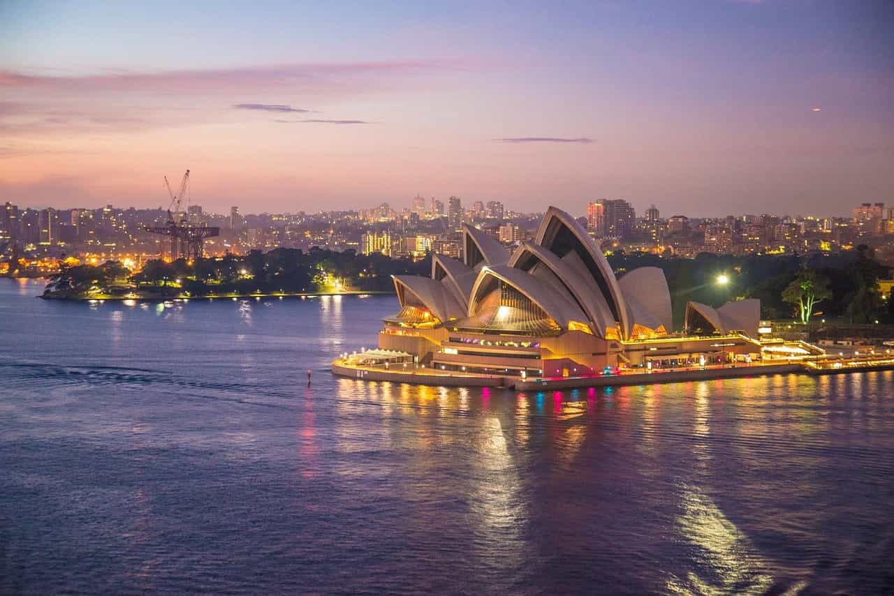 Teluk Sydney Opera House di siang hari. 