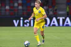 Mykhailo Mudryk runs with the ball during the UEFA Under-21 Euro 2023 semi-final match between Spain and Ukraine.