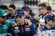 2023 F1 drivers chat following a group photo.