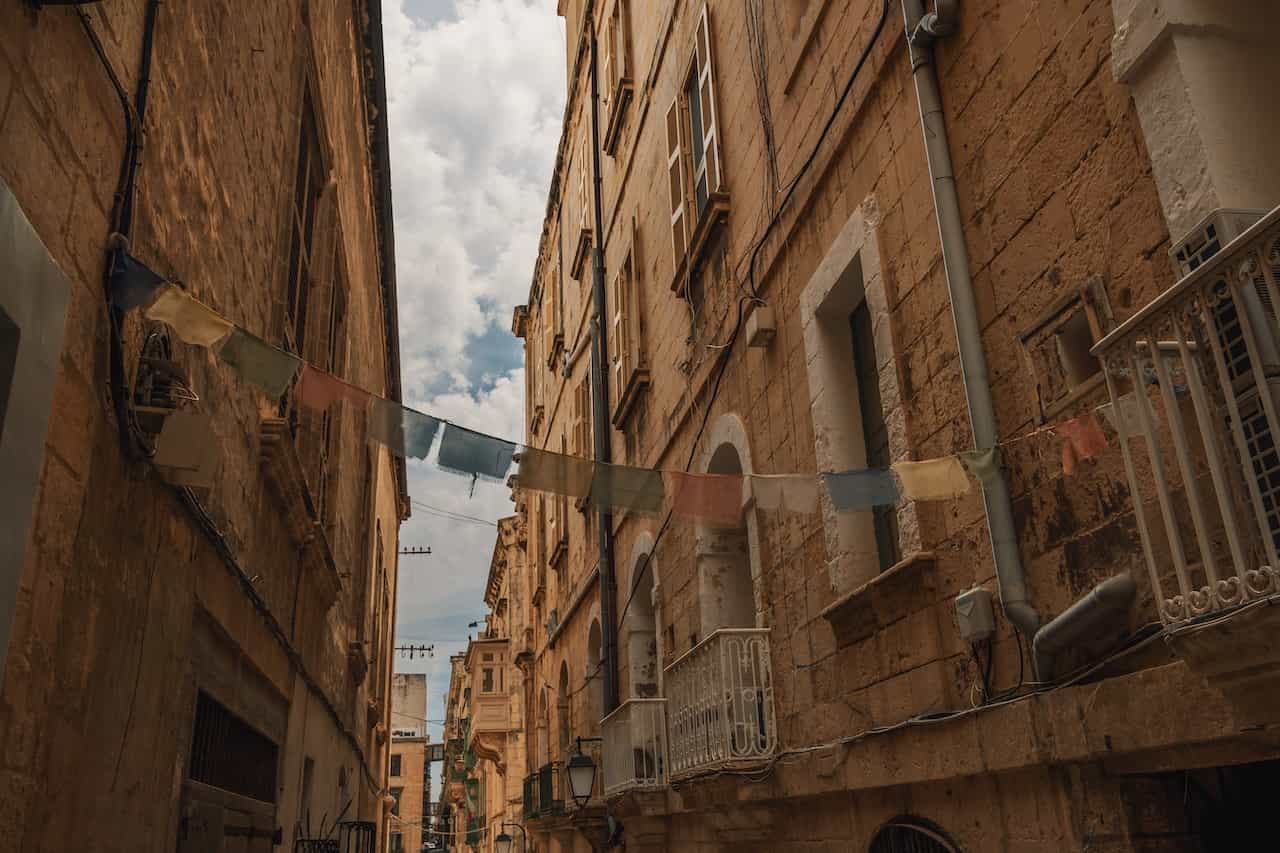 An alley between two brown buildings.