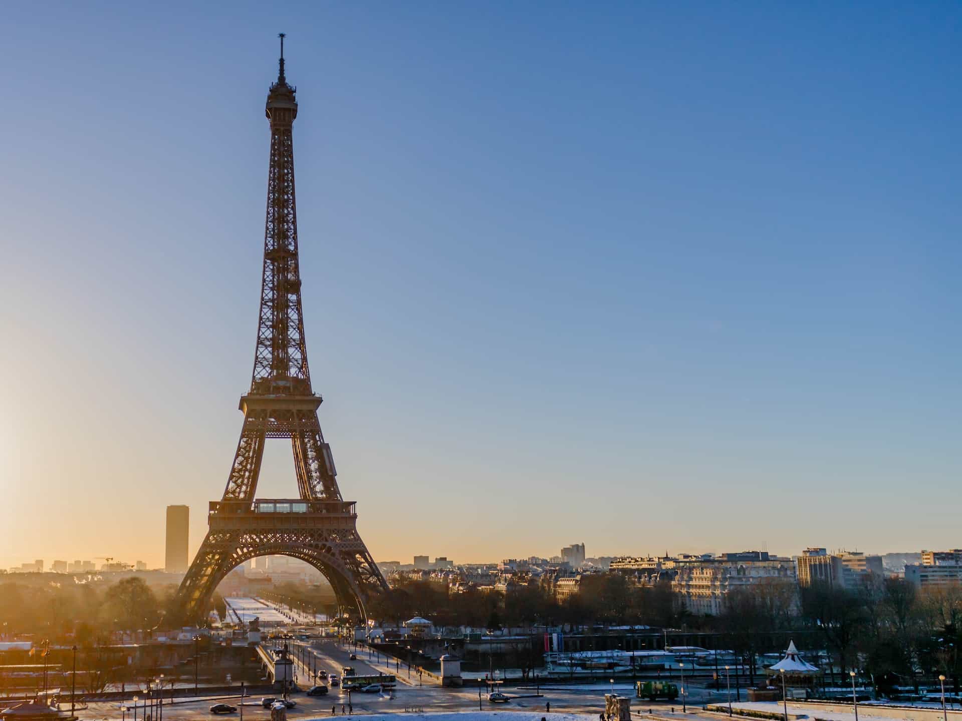 A picture of the Eiffel Tower.