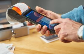 Elektronisk kassa med kvittoskrivare.