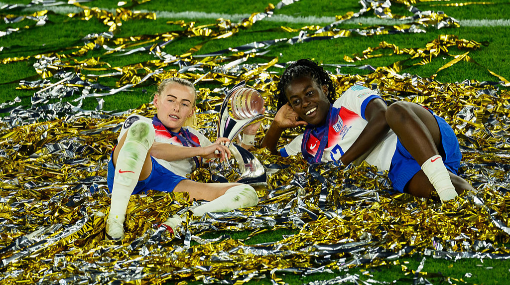 Chloe Kelly and Michelle Agyemang Celebrate with the UEFA Women's EURO Trophy.