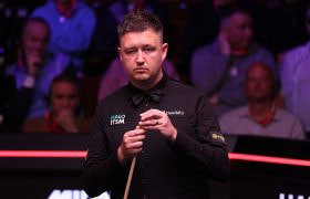 Kyren Wilson in action at the 2025 World Snooker Championship.