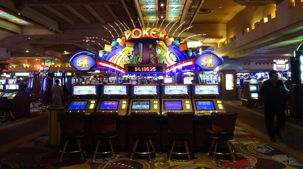 Slotmaskiner på ett landbaserat casino i Las Vegas