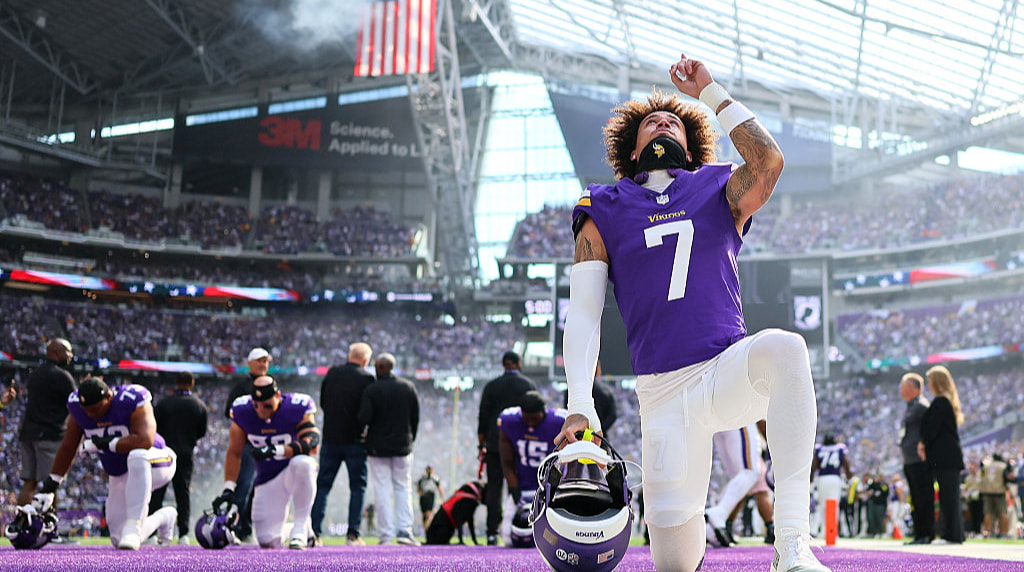 Byron Murphy of the Minnesota Vikings Prays Before a 2025 Game