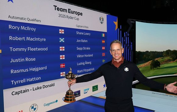 Luke Donald poses for a photo alongside the twelve names selected for Team Europe at the 2025 European Ryder Cup.
