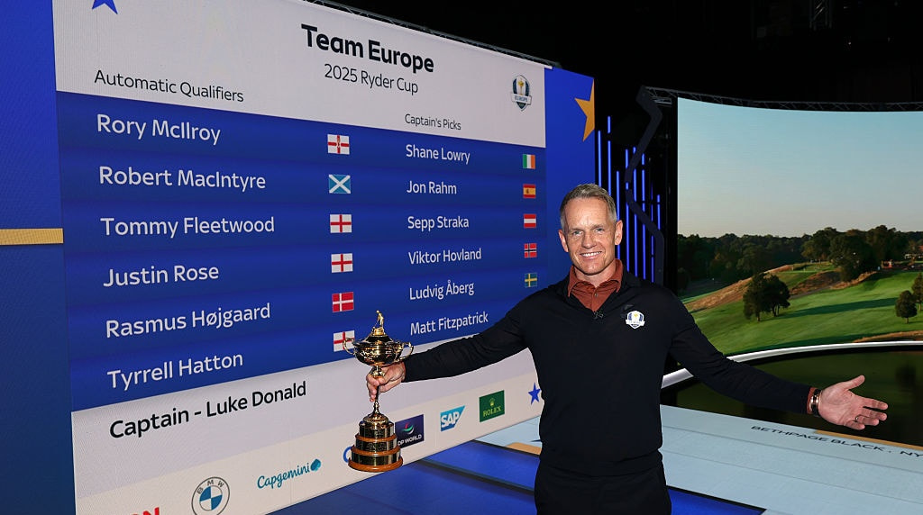 Luke Donald poses for a photo alongside the twelve names selected for Team Europe at the 2025 European Ryder Cup.