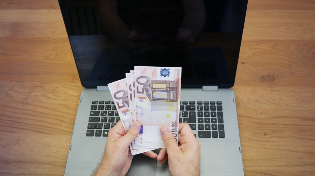 Spending Money on Online Casino Games