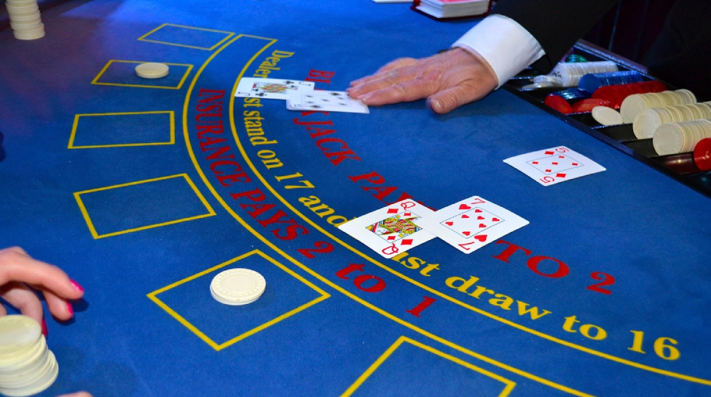 Game of blackjack on a live dealer table