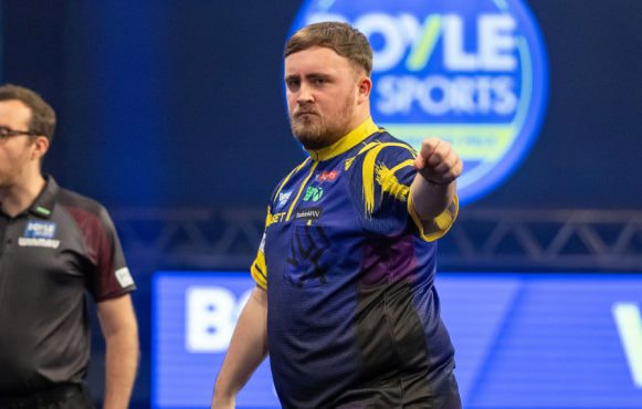 Luke Littler in Action at Darts' 2025 World Grand Prix.
