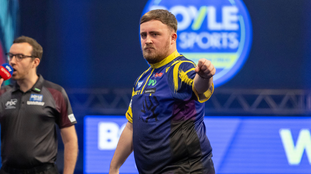 Luke Littler in Action at Darts' 2025 World Grand Prix.