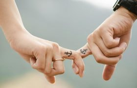 People with interconnected fingers