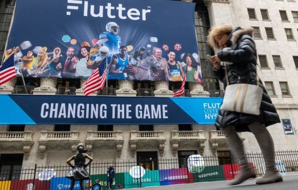 The New York Stock Exchange's Façade Displays a Huge Flutter Banner.