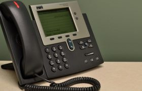 Gammaldags knapptelefon