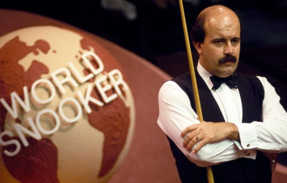 Willie Thorne at the 1988 World Snooker Championship.