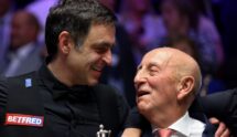 Fred Done and Ronnie O'Sullivan at the 2022 World Snooker Championship.