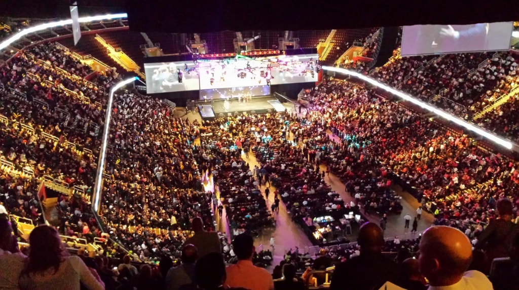 Stadium med tilskuere til esport.