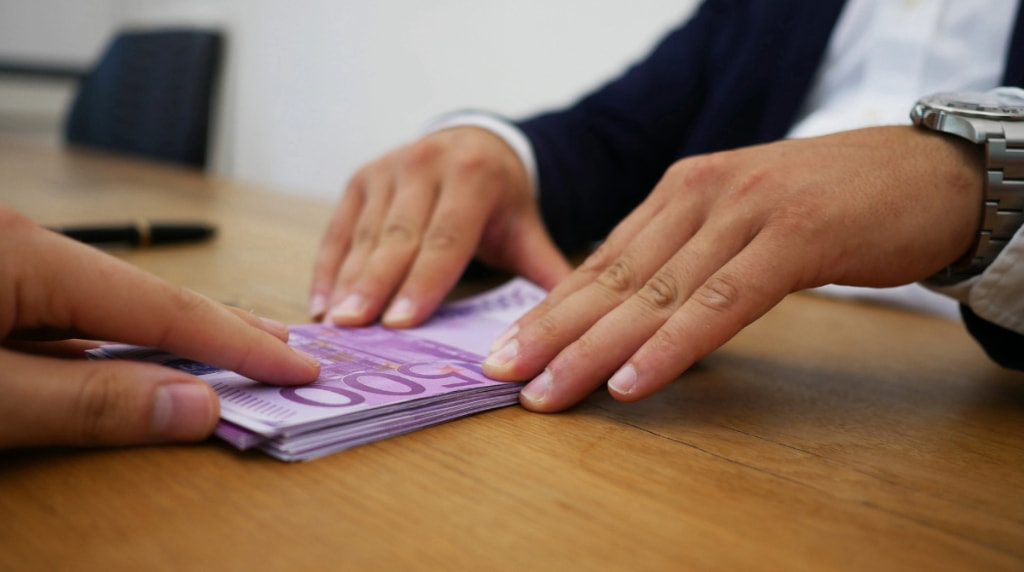 Udlåner penge til forbruger