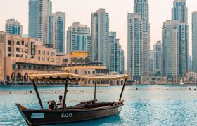 Båd i vand i Dubai