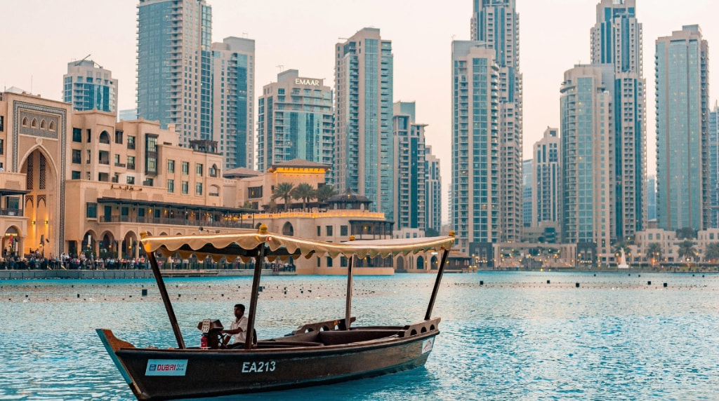 Båd i vand i Dubai